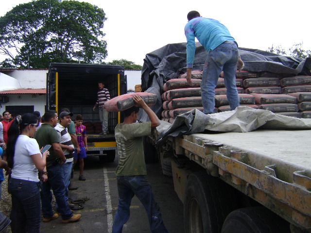 600 sacos de cemento fueron distribuidos a todo el personal de la Procuraduría tachirense (2)