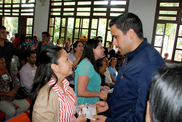 Daniel Farías, director técnico del Deportivo Táchira. participó en la entrega de cheques