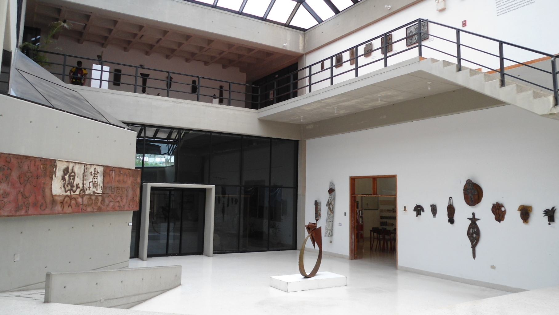 Exposicion de esculturas de Carlos Cruz en las Salas de Ciencias del Museo