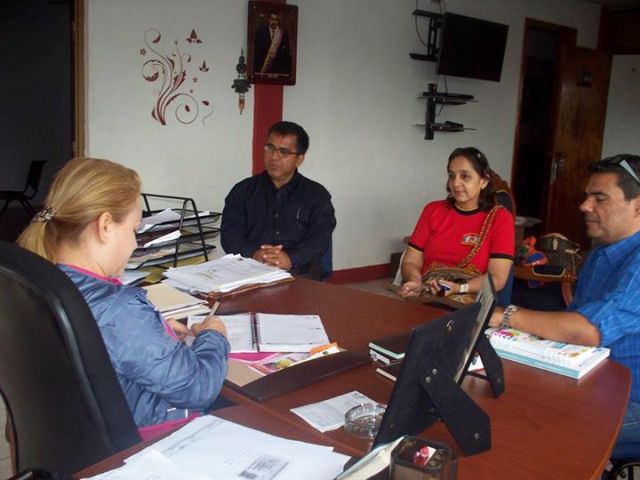 Yolimar Hernández, alcaldesa del municipio Libertador, y  Magaly Sierra, directora de Cultura de la circunscripción, recibieron a Omer Añez y Manuel Hernández, jefes de los Departamentos de Cultura Comunitaria y del Departamento de Animación y Difusión de la DCET, respectivamente. 