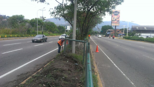 limpieza en av. Antonio José de Sucre 