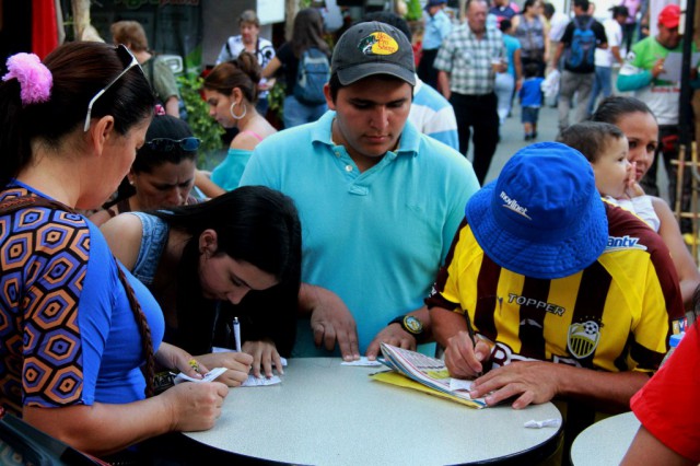 Antes de depositar los tickets por el Chevy debe ser llenado con los datos personales