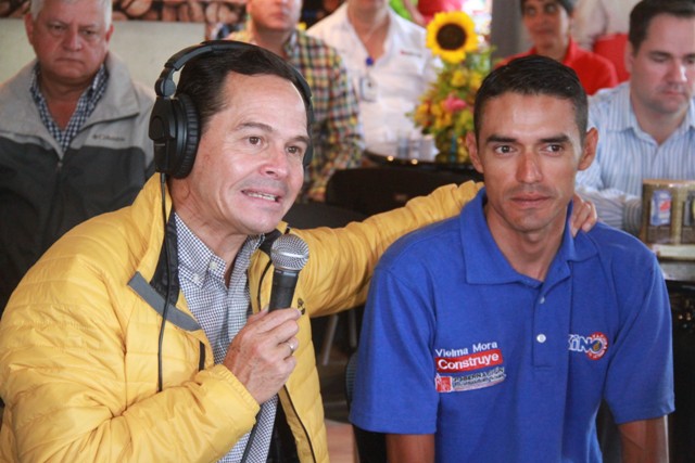 El gobernador Vielma Mora junto a Juan Murillo de Lotería del Táchira, resaltó el éxito de la edición 2015