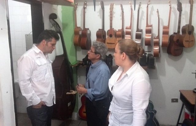 Oscar Duque se reunió con  Alexis Cáceres, director de la Escuela de  Música Francisco J. Marciales 