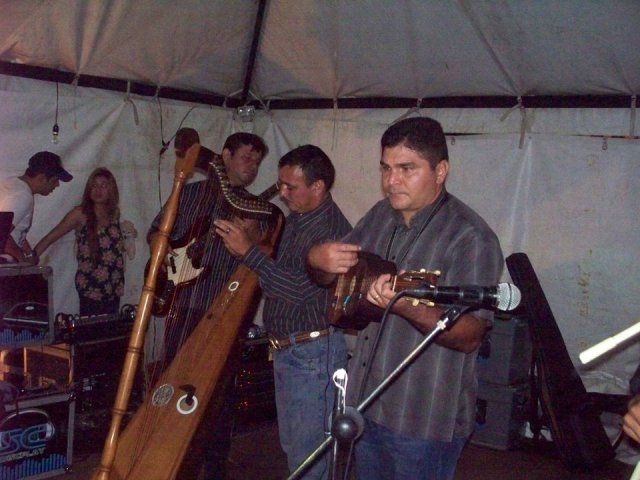 La agrupación de música llanera "Andi Llano" fue una de las agrupaciones que exaltó la identidad venezolana en la tarima de la DCET
