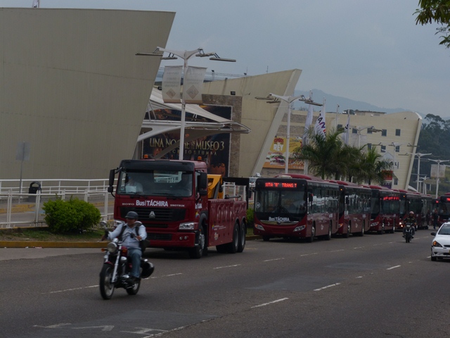 Ayacuchenses, felices por llegada de unidades de Trans Táchira