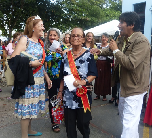 "El Indio" les cantó a la Reina de la Tercera Edad y a la Reina del Folklore del municipio Cárdenas