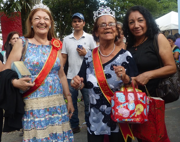  Carmen Roa y María Mazo, Reina de la 3ra. Edad del municipio cárdenas y Reina del Folklore, respectivamente, también disfrutaron la fiesta cultural. 