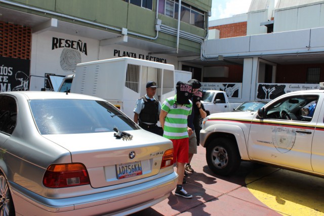 Los tres adultos  fueron llevados a la sede policial