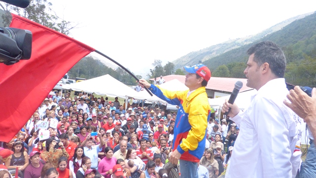 Gobernador Vielma Mora en compañía de Oscar Duque, titular de cultura del Estado.