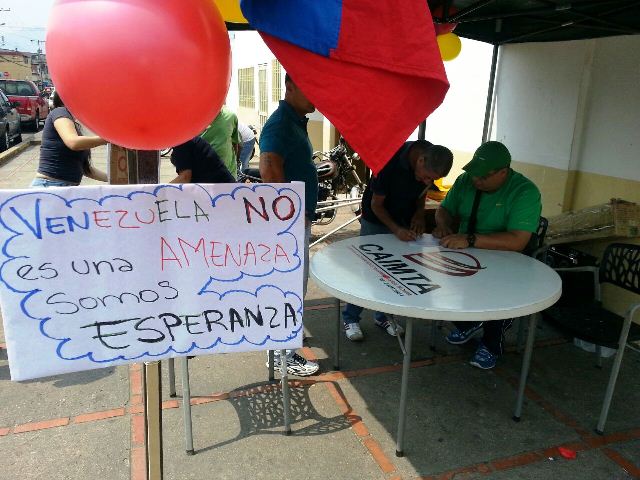 Punto de recolección de firmas ubicado en Plaza Venezuela 