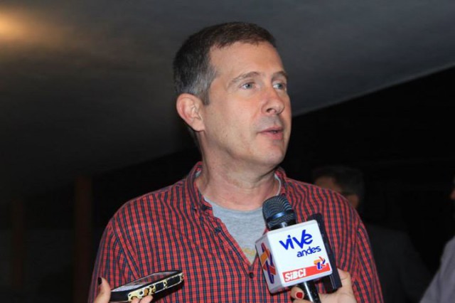 Jhon Petrizzelli, periodista, guionista y director de cine venezolano.