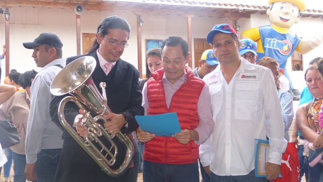 Gobernador del Táchira con Ramón Moncada, director de la banda oficial de conciertos “Marco Antonio Rivera Useche”.