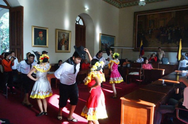 El talentoso "Ballet de Rubio", llenó de alegría y color la tarde.