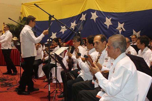 La talentosa Orquesta Típica del Táchira, encabezó la actividad cultural.