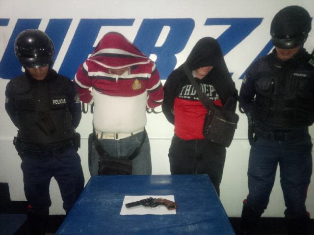 En Pueblo Nuevo fueron detenidos dos ladrones con un arma de fuego
