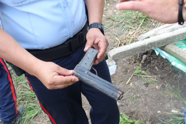 Un facsimile de pistola fue hallado en uno de los ranchos