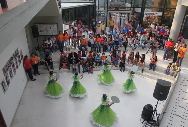 Excelente danza con las "Estrellas de Jáuregui".