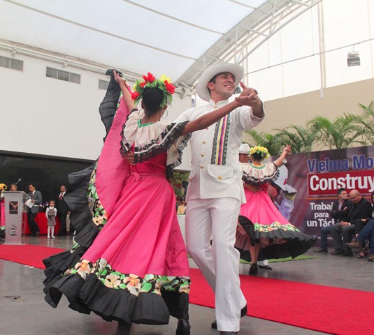 Derroche de alegría y color con el "Ballet Juvenil de Rubio".