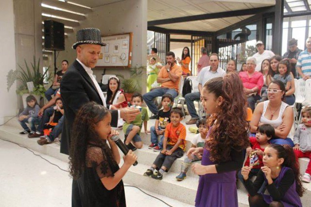 Sorprendentes actos de magia con Gerardo Duque.