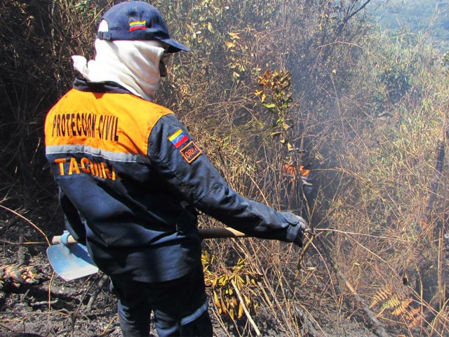 Parte del combate del incendio en El Zumbador.