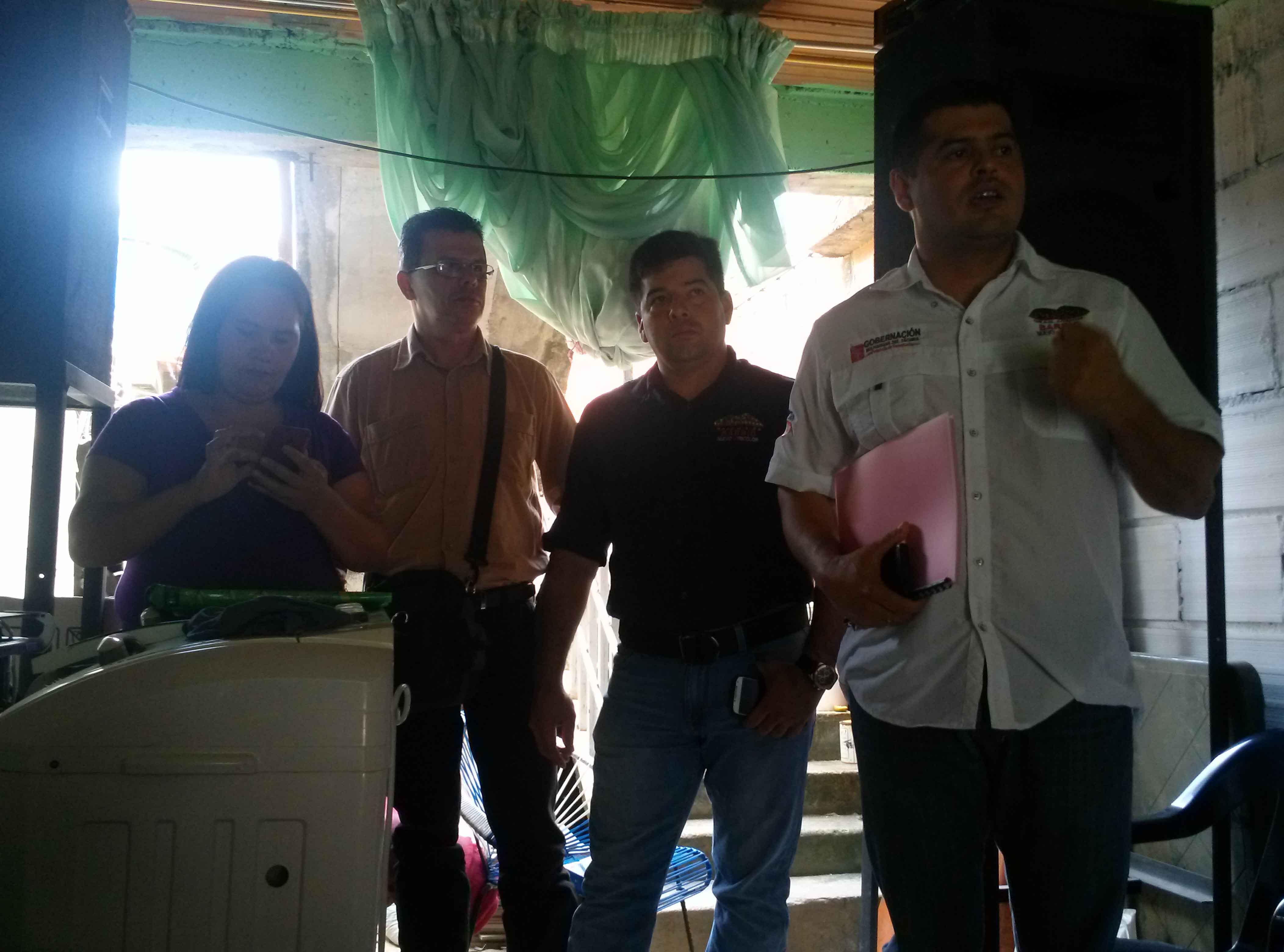 Presidente del Intavi en compañía del Coordinador de la Gmbnbt, Diputado Mendoza, Prefecto municipal y Poder Popular