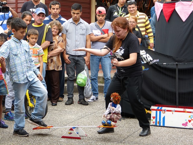 Los niños interactuaron con "El Circo Vivo"
