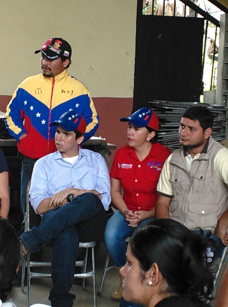Equipo especial de Gobierno, por instrucciones del ciudadano Gobernador del Táchira, reunido con Consejo Comunal de San Vicente de la Revancha.