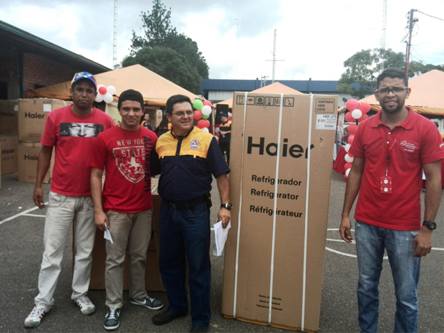 Funcionario beneficiados con Mi Casa Bien Equipada.