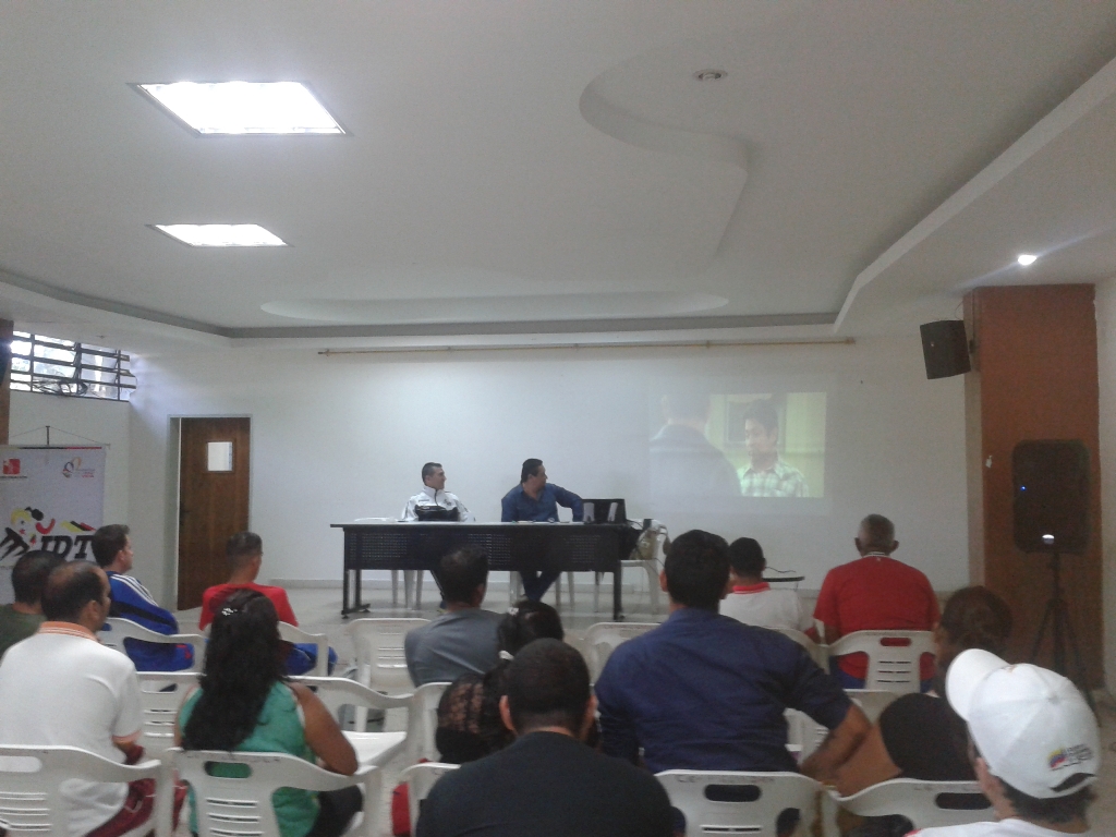Entrenadores y docentes de Edc. Física recibieron taller de entrenamiento de Cross Country Imagen: Pedro Miranda Prensa IDT
