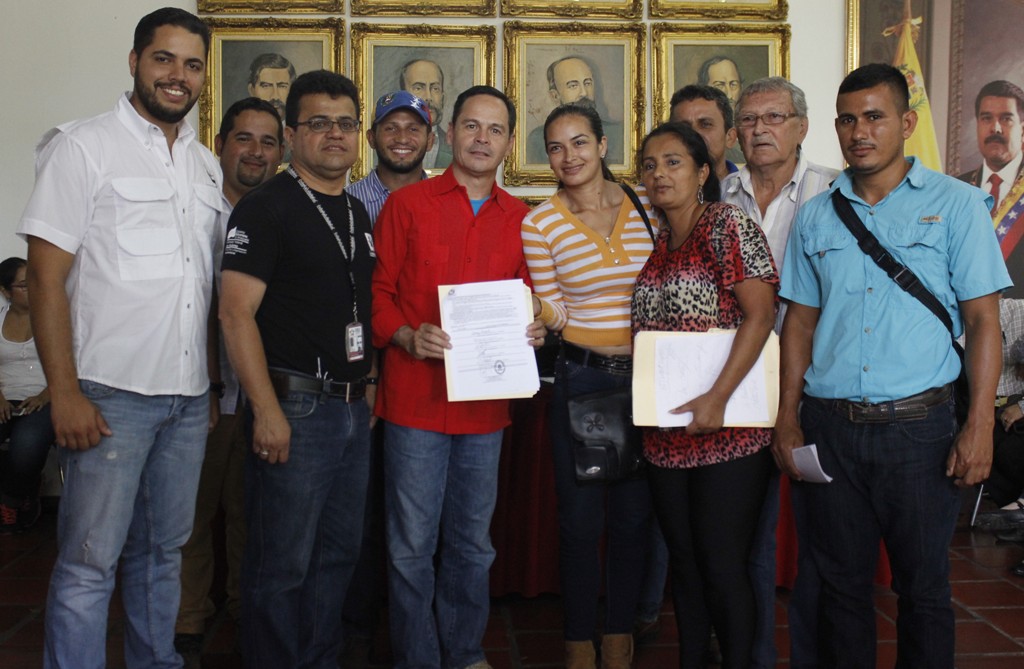 Aprobación y firma de convenios a consejos comunales  (32)