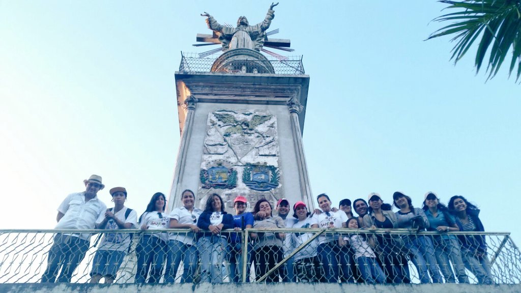 Todo el Equipo se unió ante el Monumento que une a los Capachos del Táchira