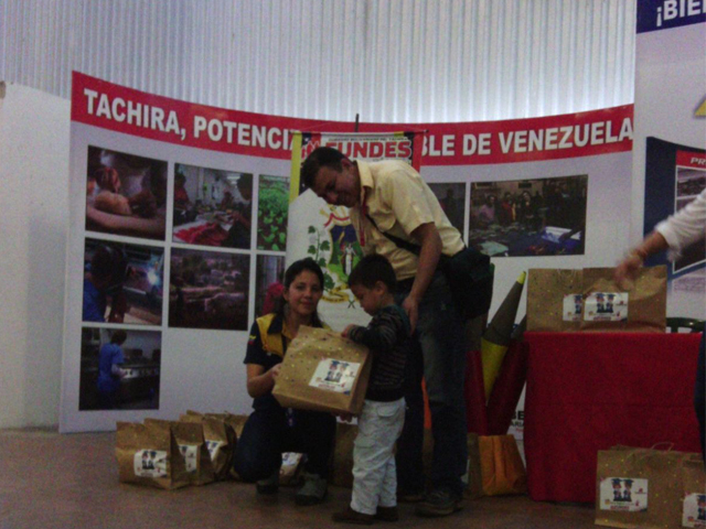 Parte de las entregas que se realizantron en el Pabellón Venezuela.