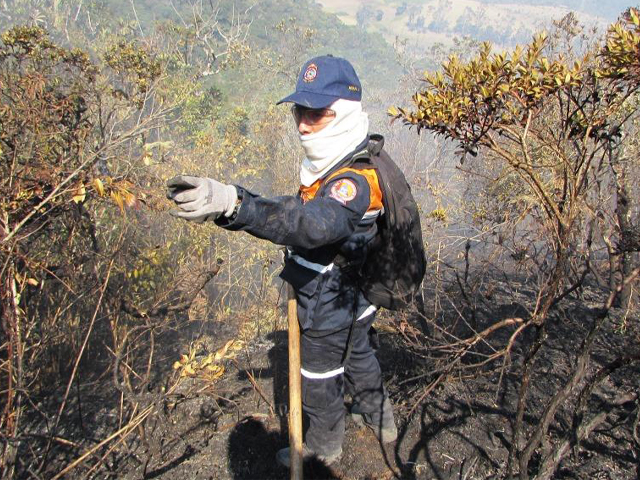 Combate de incendio por parte de PC Táchira.