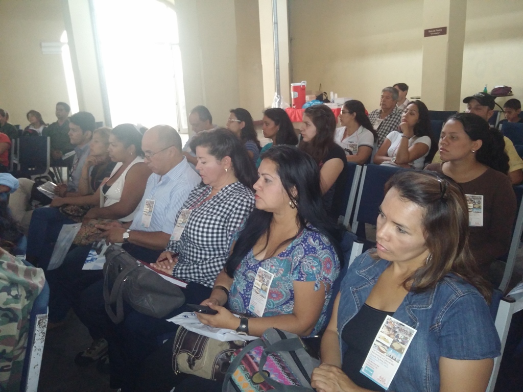 Estudiantes, docentes de investigación y funcionarios de organismos públicos se concentraron en La Casa Steinvorth