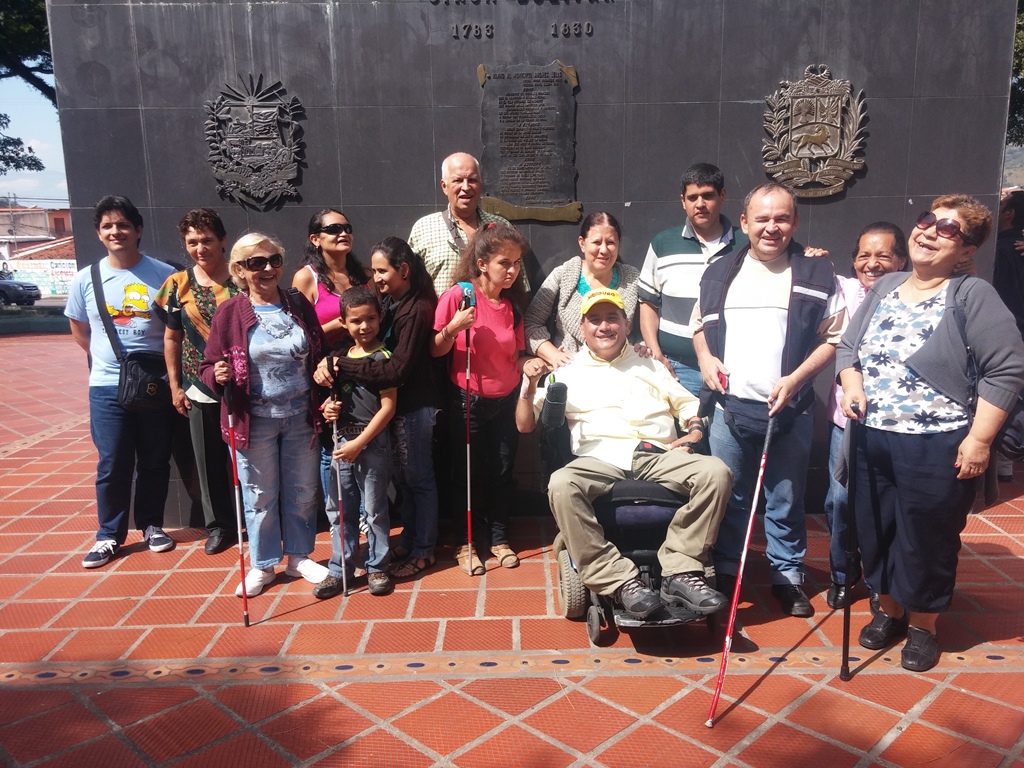Olinto Narváez, PResidente de Consejo Estadal de Atención para Personas con Discapacidad, se reúne con todos los grupos en la primera estación, Cordero