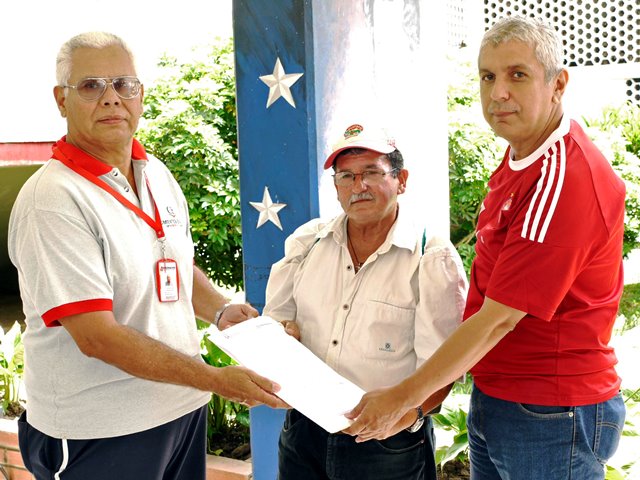 Entrega de Proyecto al CC El Oro en Lobatera