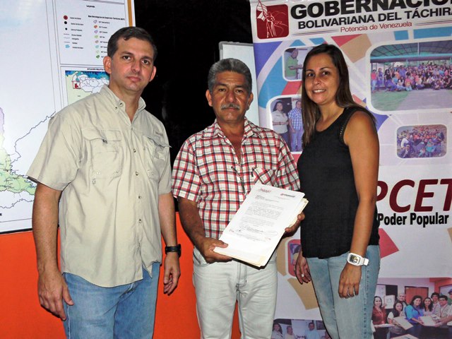 Entrega de Proyecto al CC Los Jardines de Tucapé en Cárdenas