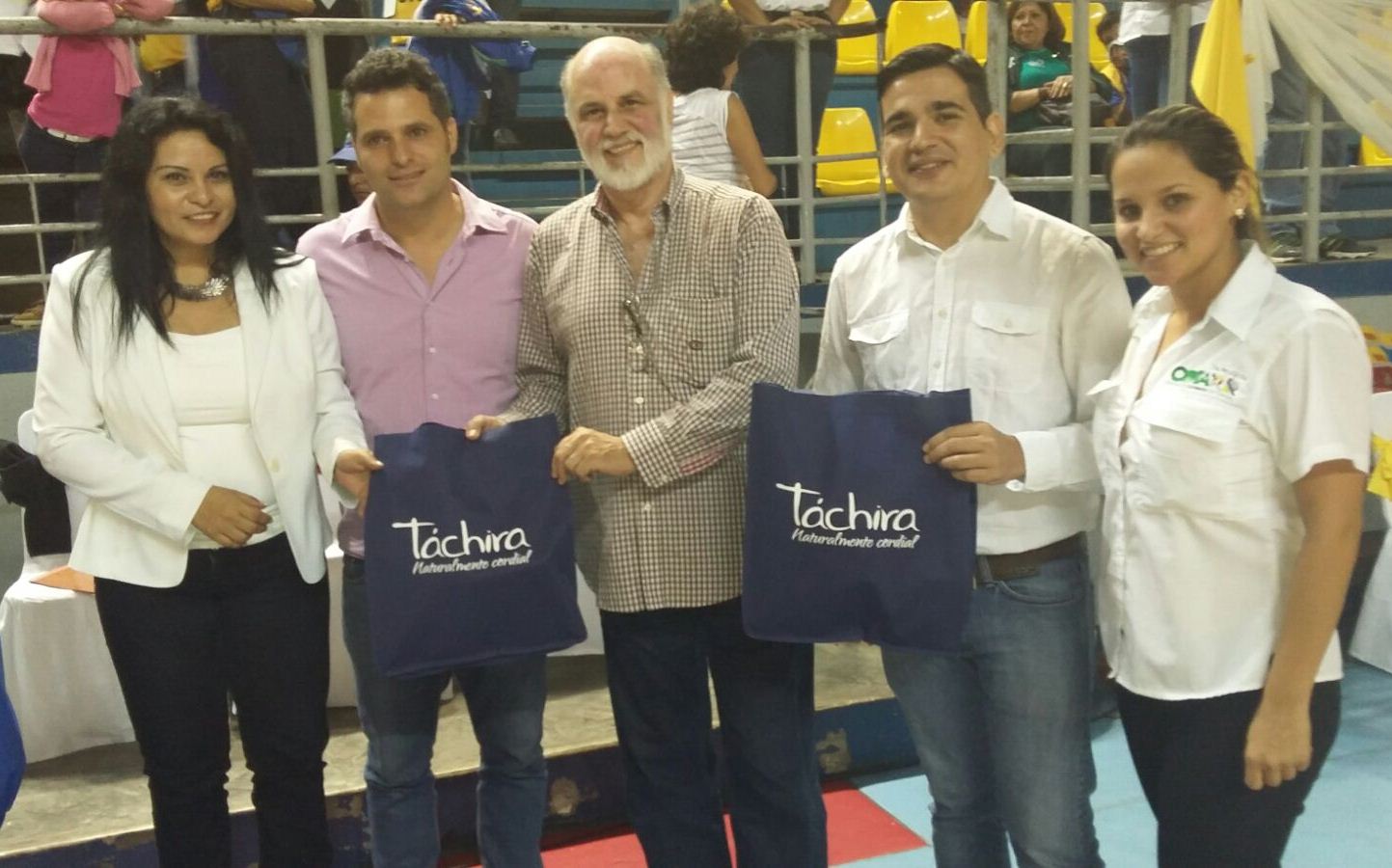 Tinedo Guía Presidente del Colegio Nacional de Periodistas no dejó de llevarse un pedacito de Táchira.