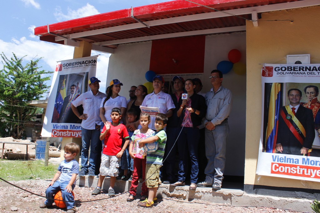 Inauguración vivienda en Capacho Nuevo (15)