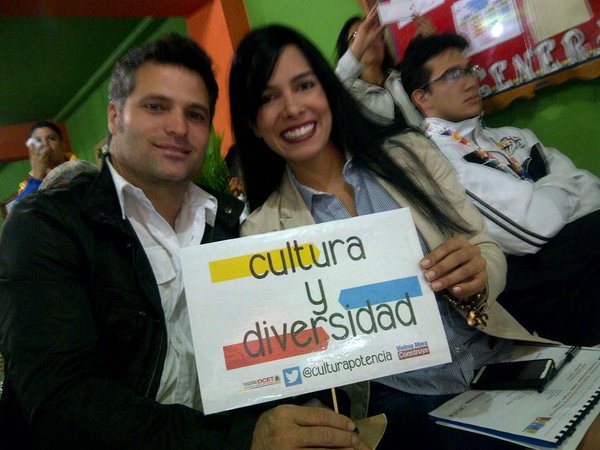 Maryelba López junto al director de cultura, Osca Duque en la actividad con las Personas con Discapacidad.