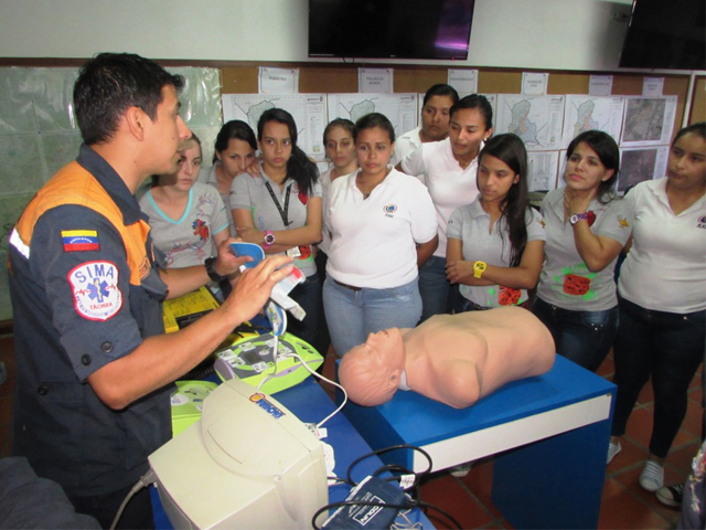 Capacitación dictada por el personal de Protección Civil Táchira.