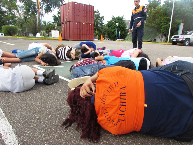 Realización del Simulacro con los estudiantes del Colegio Don Bosco.