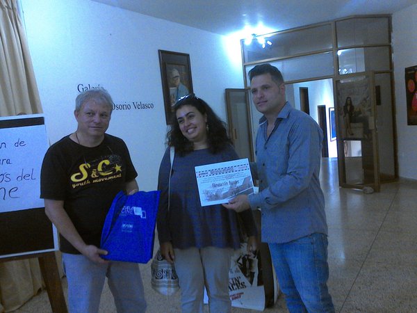 Fania Castillo, miembro de Fundación Bordes, recibió reconocimiento