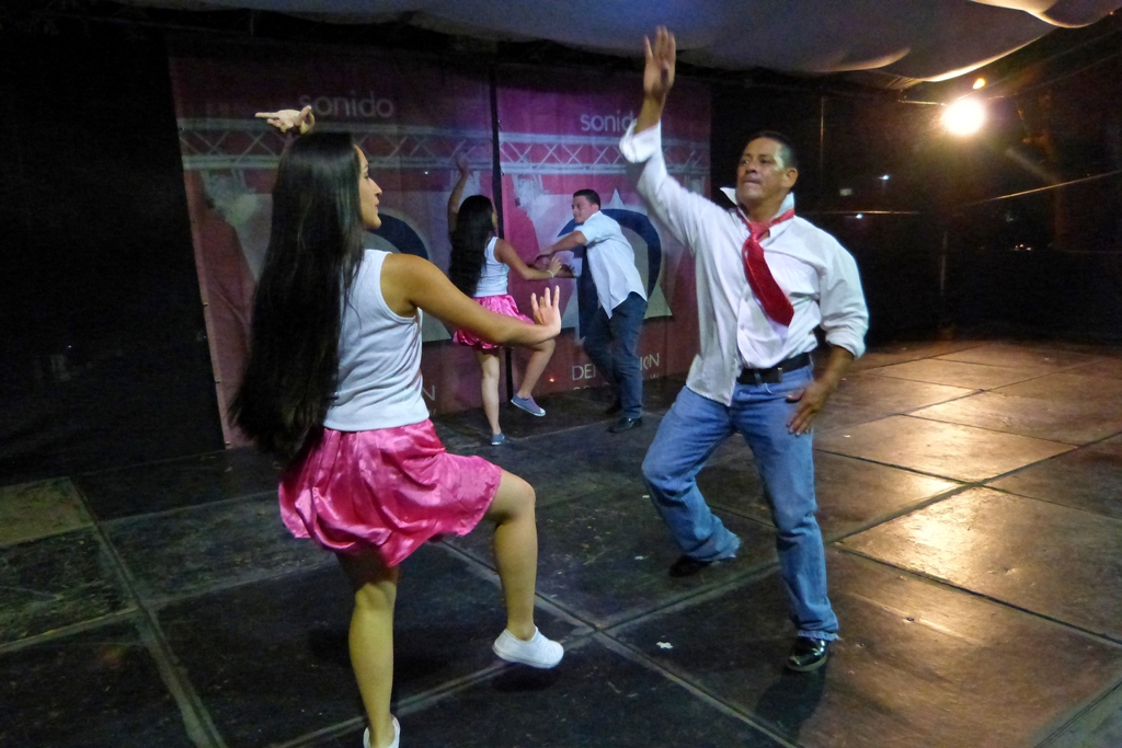 Bailes contemporáneos también proyectó Danzas Renacer