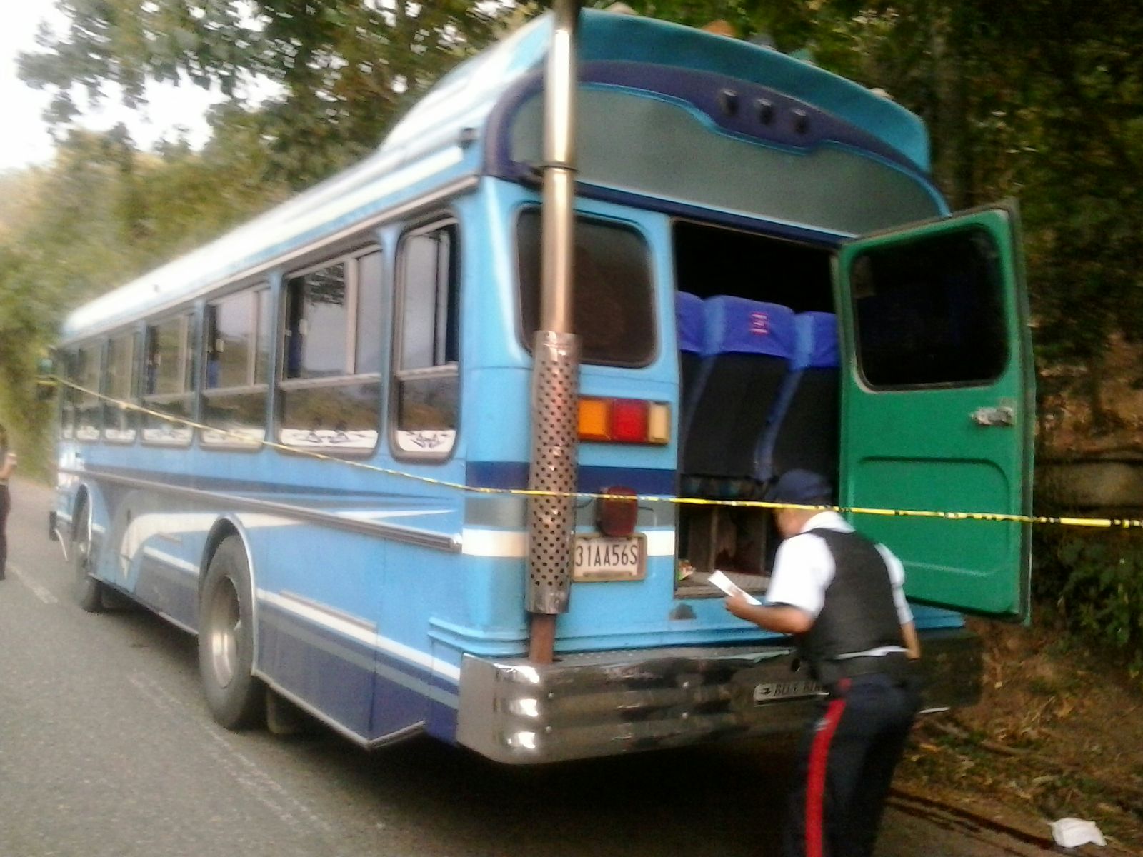 Uno de los sujetos cayó abatido en la parte posterior del autobús