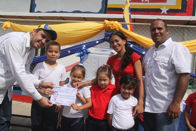 Entrega de Congelador, Licuadora, y Cocina Escuela el Hoyo (CHEO) (13)