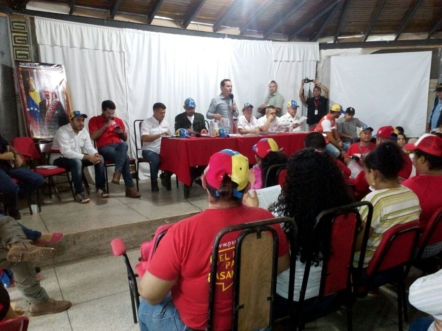 Gobernador pidió unión del poder comunal para fortalecer al socialismo