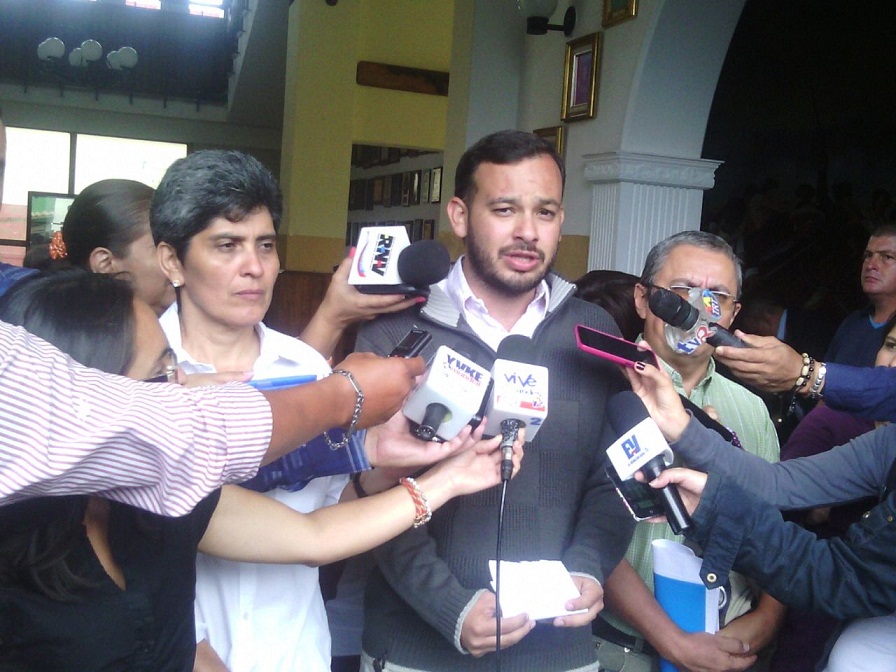 Rueda de prensa se realizó en el Cuartel Bolívar