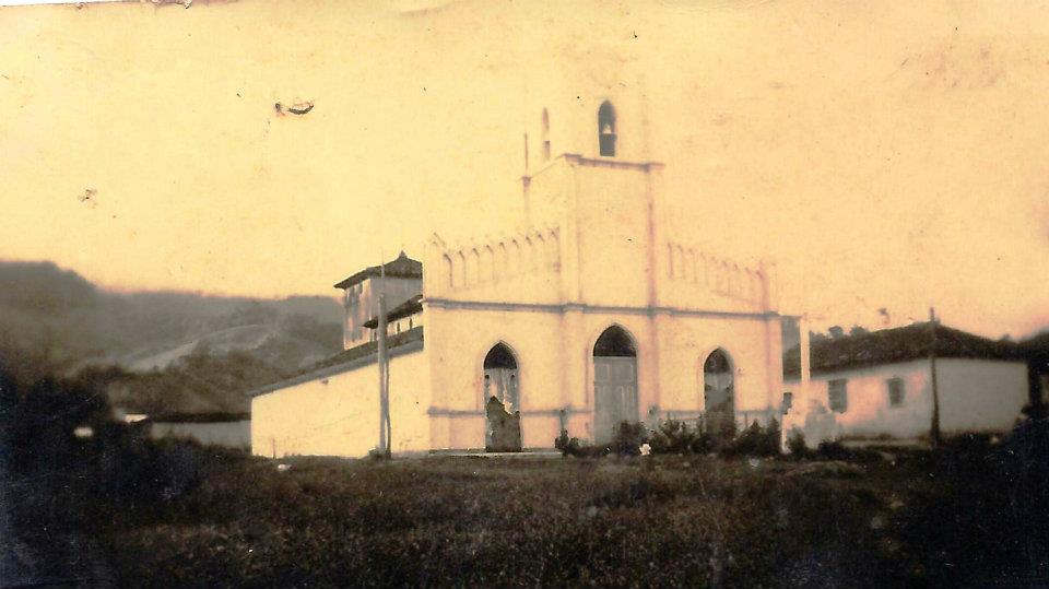 IGLESIA DE POTOSI JUNTO A LA CASA PASTORAL